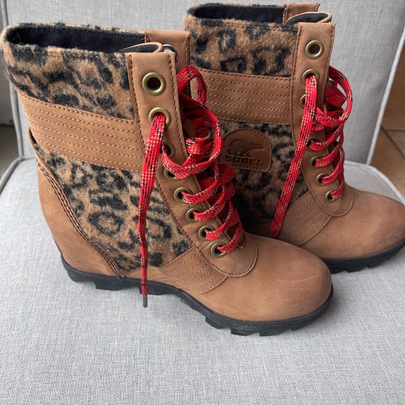 Sorel Lexie Faux Fur leopard print lace up boot womens 
Size 6.5 - Picture 4 of 6